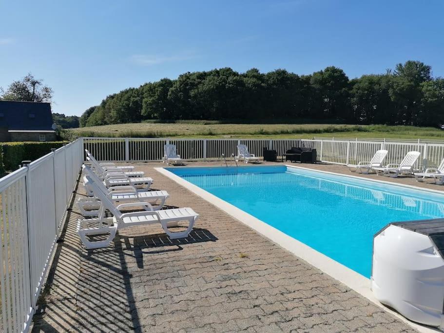 Domaine Des Lauriers 20 Couchages Villa Languidic Exterior photo